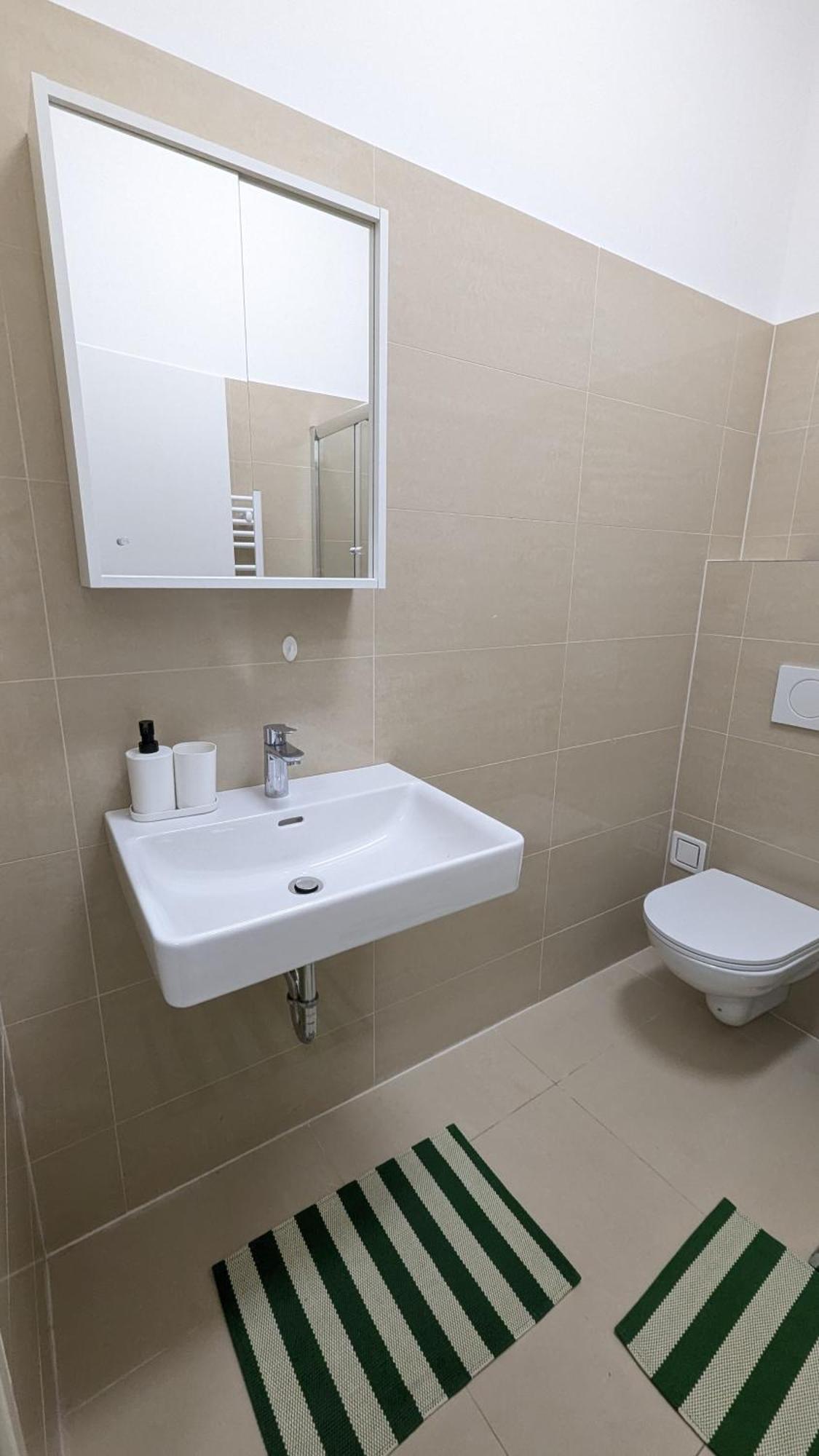 Apartment Spacious In A Lively Area Wien