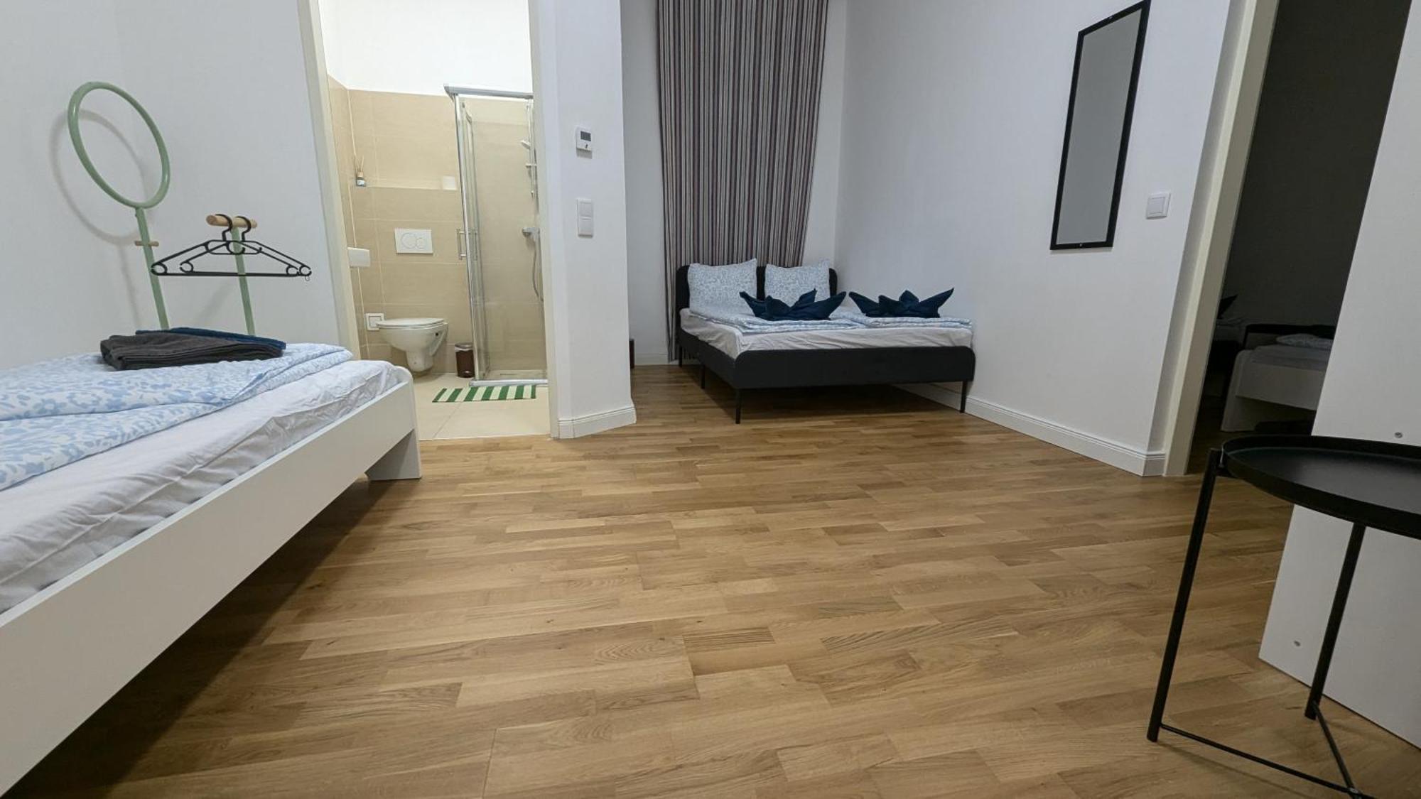 Spacious In A Lively Area Apartament