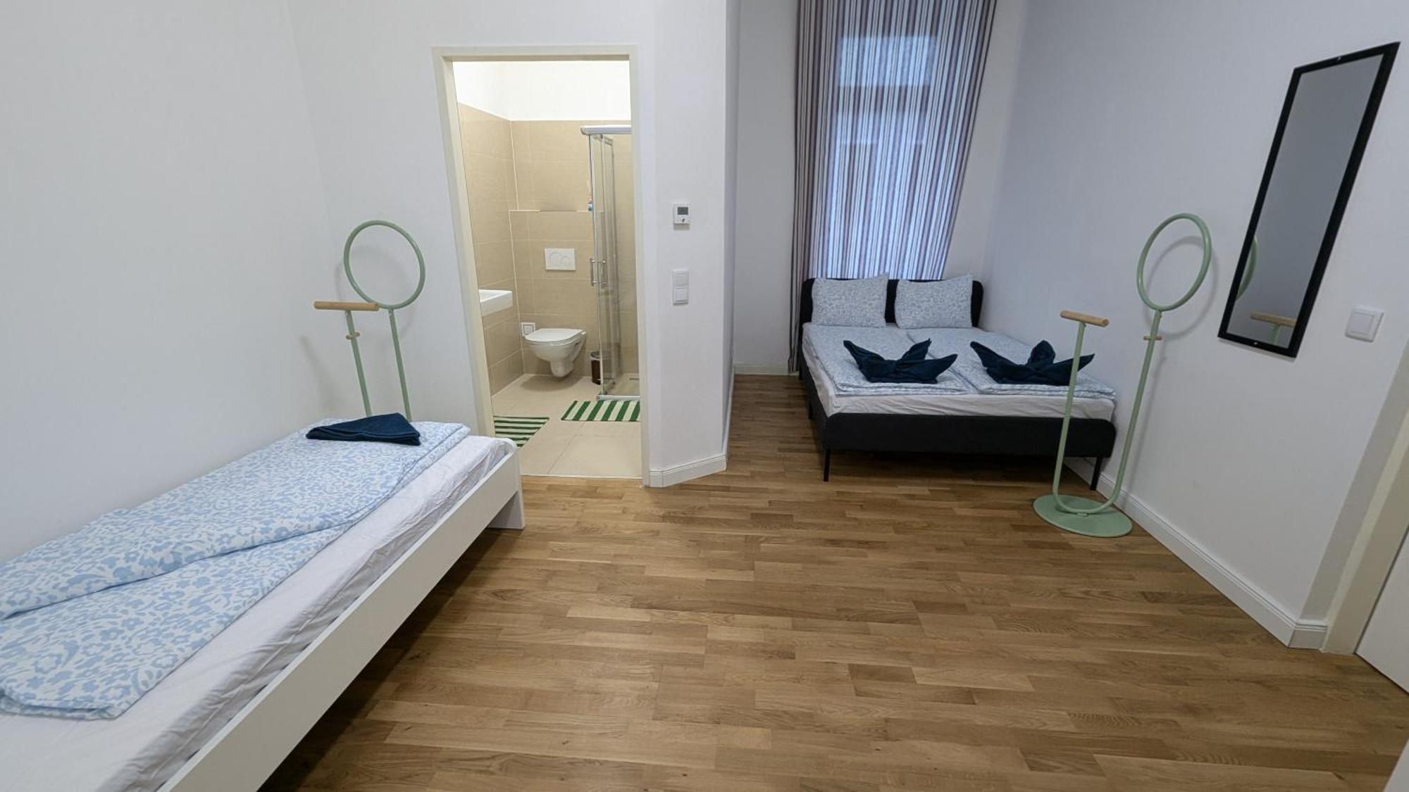 Spacious In A Lively Area Apartament *