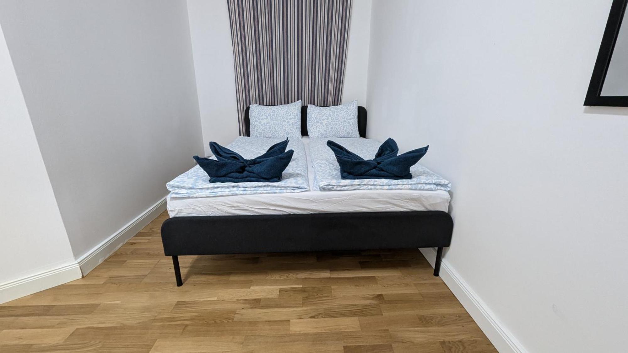 Spacious In A Lively Area Apartament *